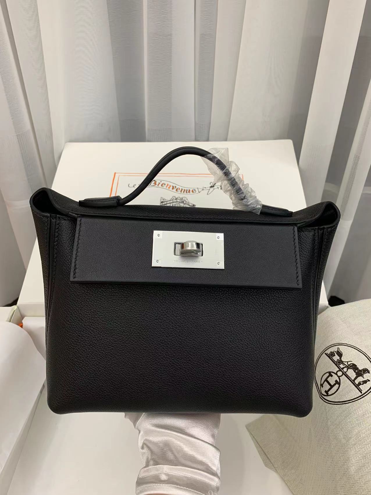 Hermes Kelly Mini 2424 21cm Handbag in Black Clemence Leather 